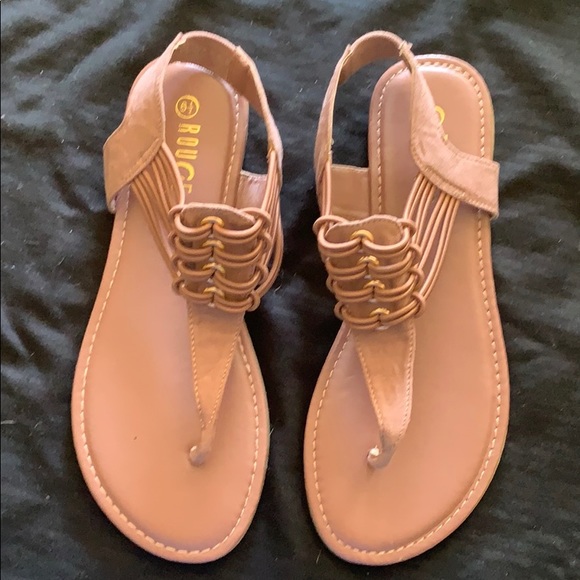 Rouge Helium Shoes - Sandals